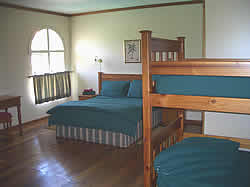 Nelspruit self catering accommodation - bedroom in chalet